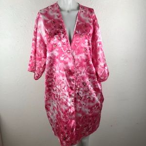 E35 Secret treasures pink floral satin robe